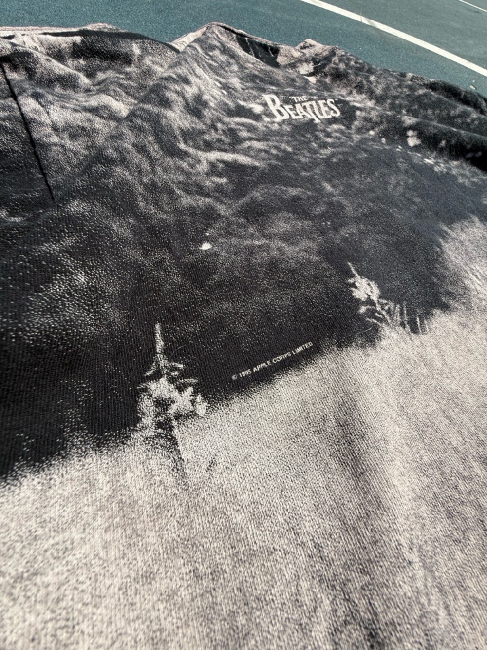 Vintage 1995 The Beatles Band AOP Tshirt - Picture 8 of 9